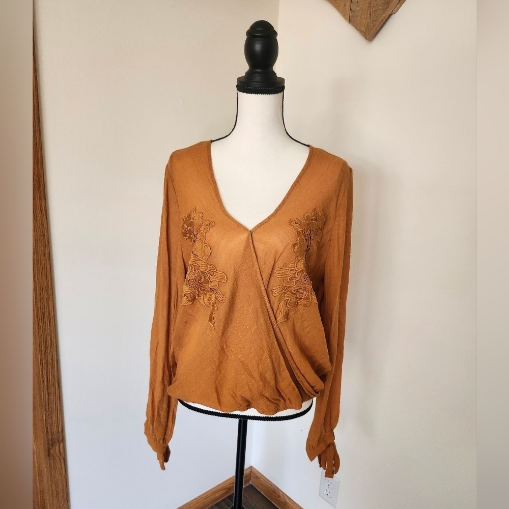 Charlotte Russe Burnt Mustard Wrap Floral Blouse with V-Neck - Picture 2 of 6